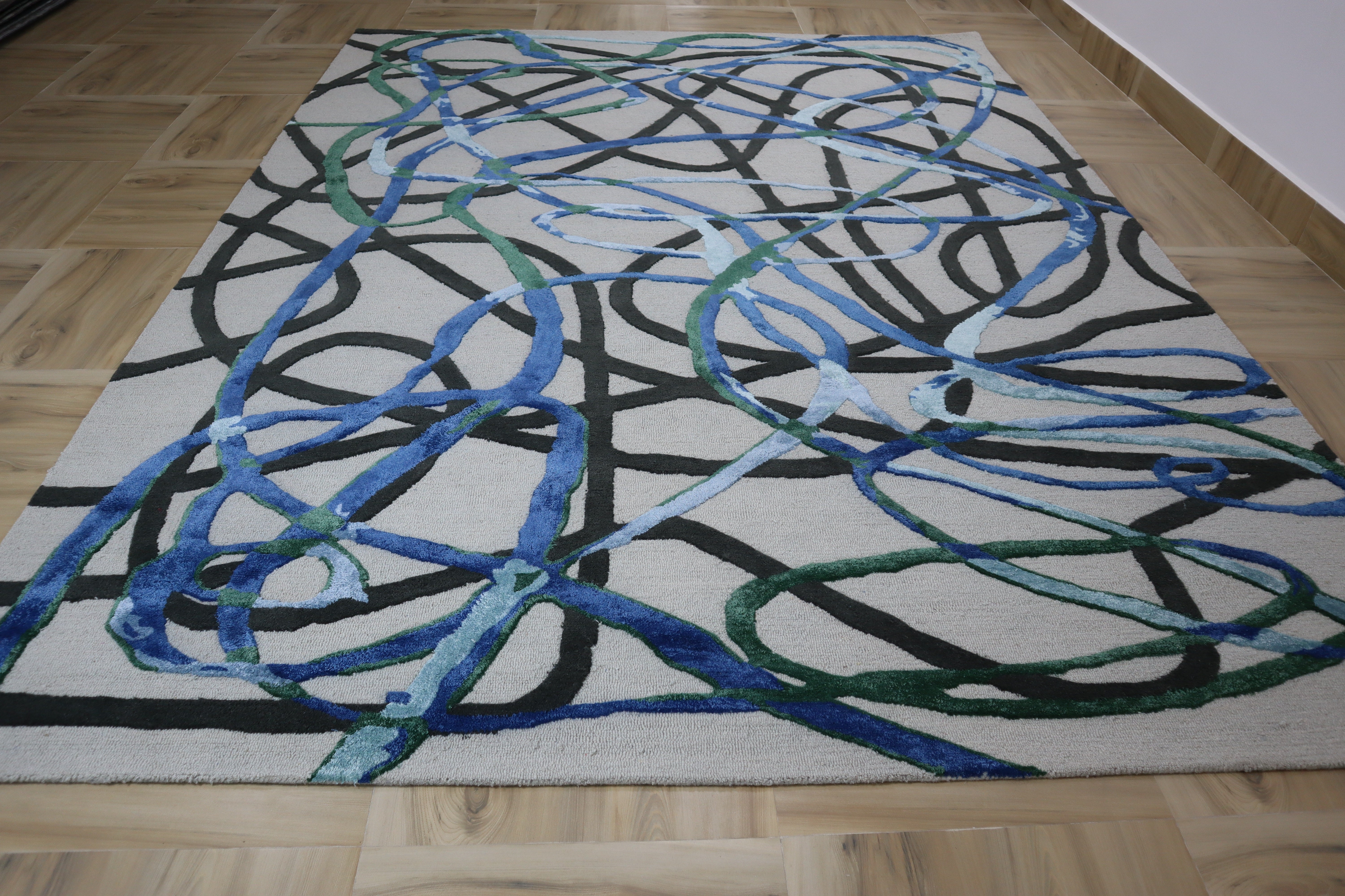 Estate Knotted Hand-Tufted Wool Rug