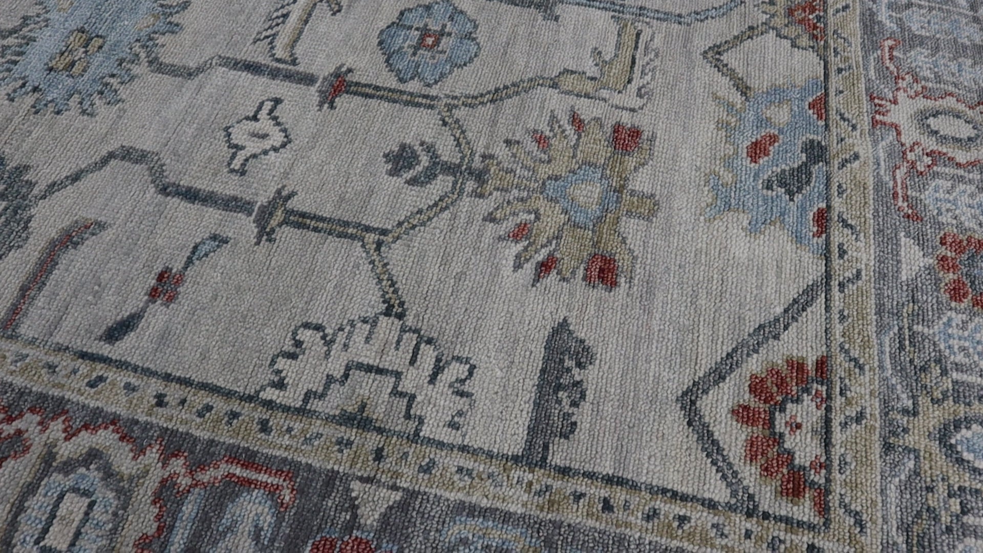 Bellamy Traditional Beige Hand-Knotted Wool Rug